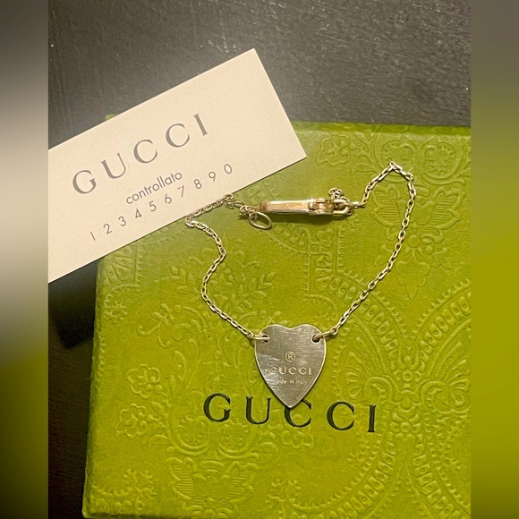 Gucci. .925 Sterling Silver logo heart bracelet. NWT. Size 18 - Picture 1 of 9